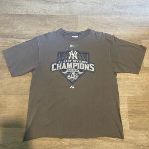 New York Yankees Grey MLB Champions T-Shirt Size Large.